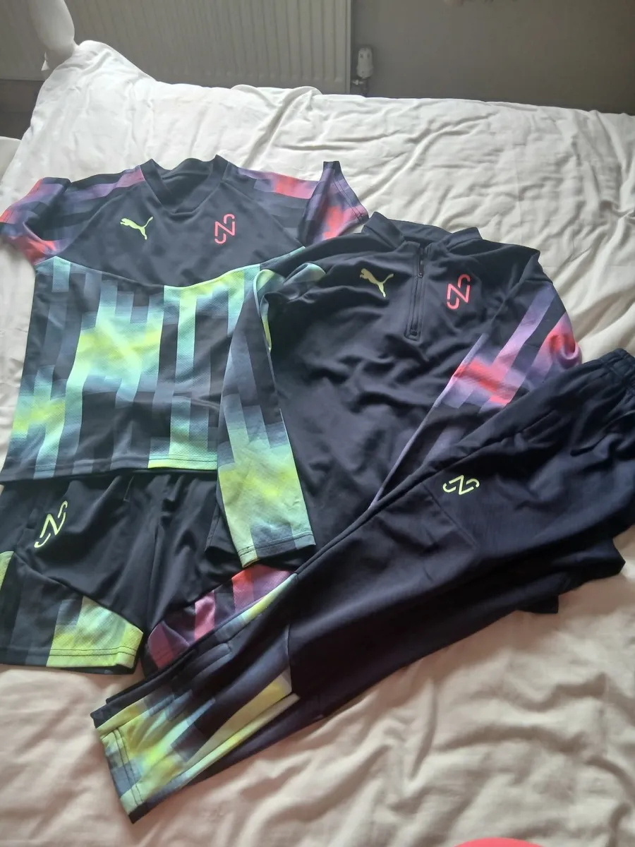 Boys tracksuit - Image 1