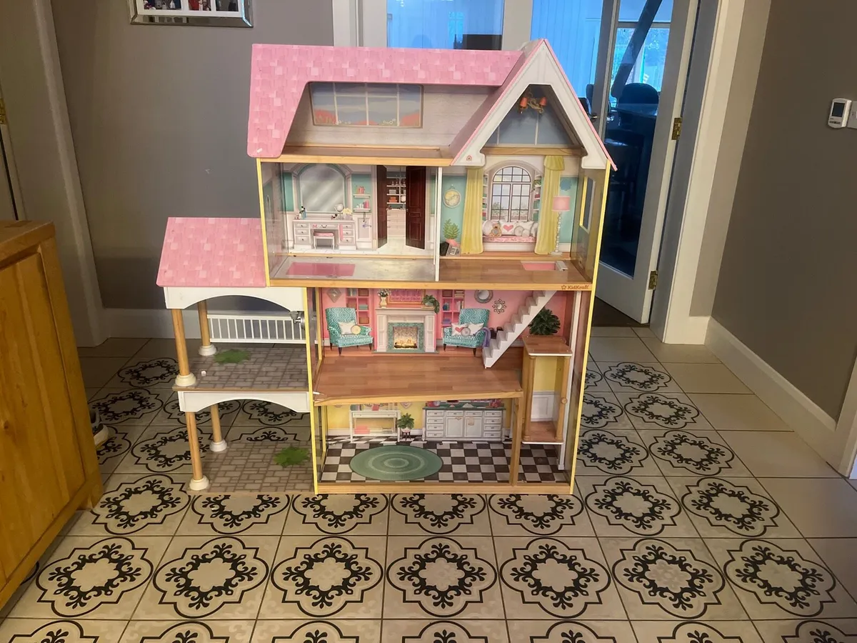 Doll house - Image 1