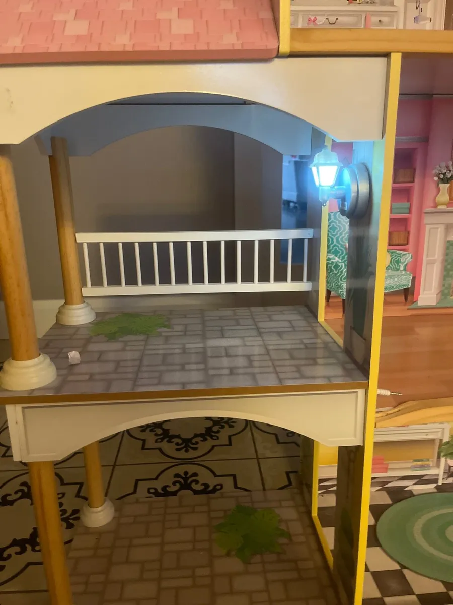 Doll house - Image 2