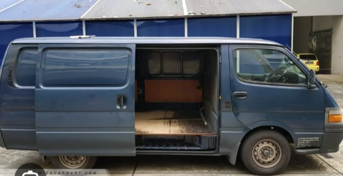 Hi im looking for a old hiace van 1993 to 1995 - Image 4