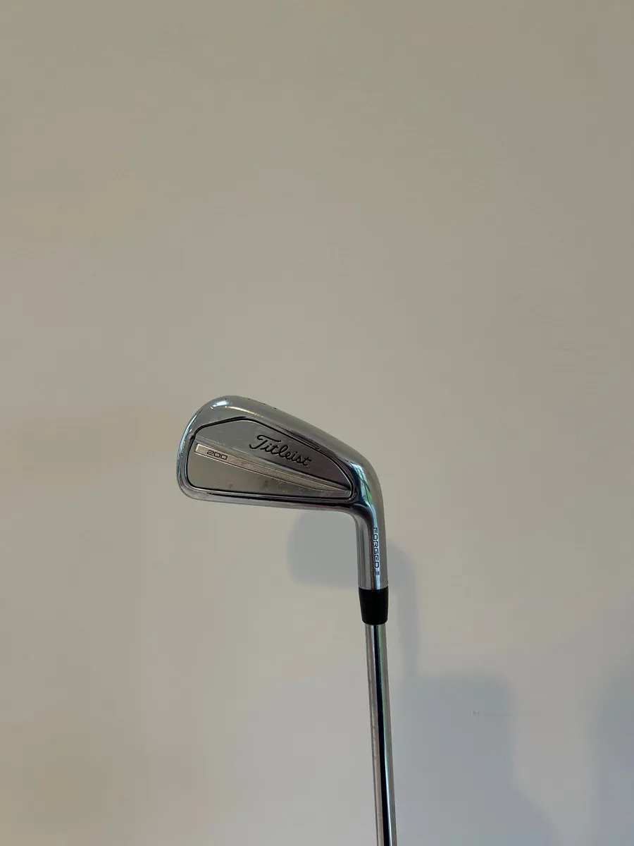 Titleist T200 irons 4-PW - Image 1
