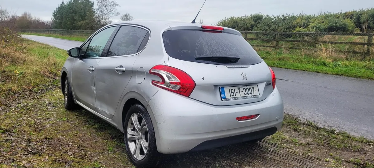 Peugeot 208 2015 - Image 4