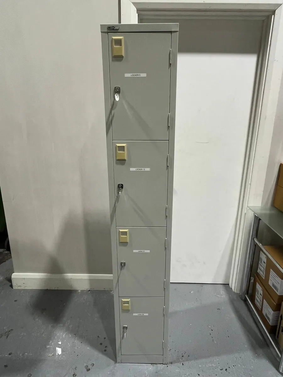 4 Door locker - Image 1