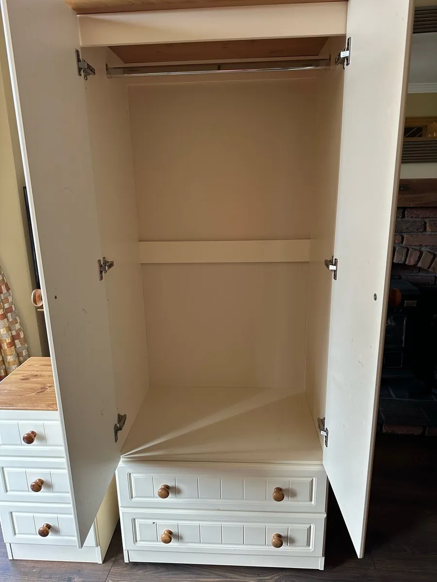 Bedroom Set - Image 4