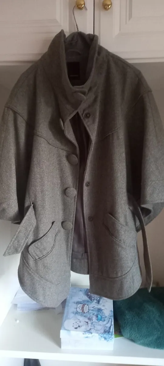 Ladies coats - Image 2