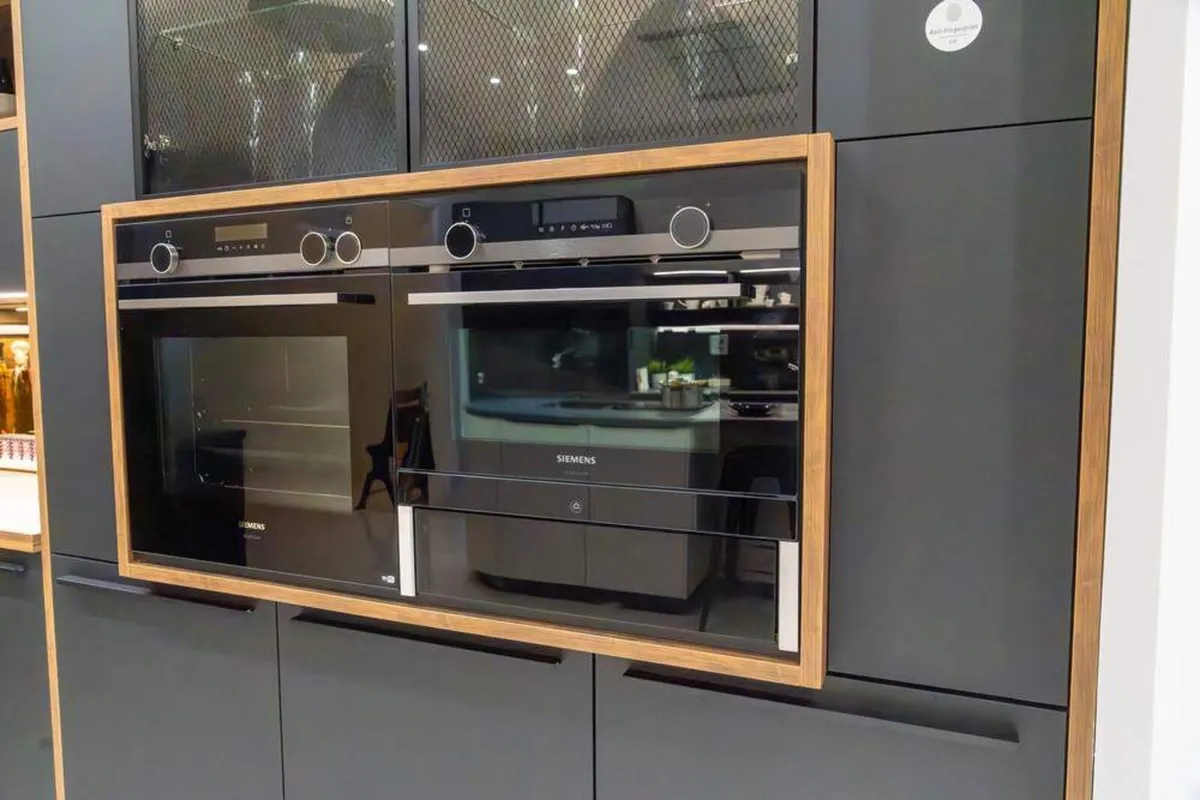 Ex Display Schuller  Black Matt Chalet Oak Kitchen - Image 3