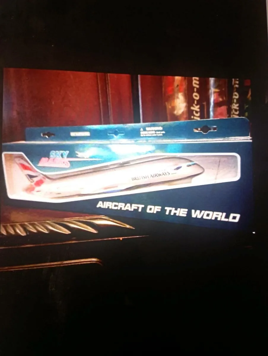 SKYMARKS BRITISH AIRWAYS DIE-CAST BOEING 777  . - Image 2
