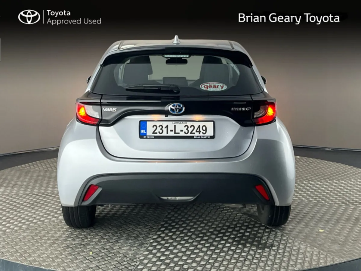 Toyota Yaris HYBRID LUNA - Image 4