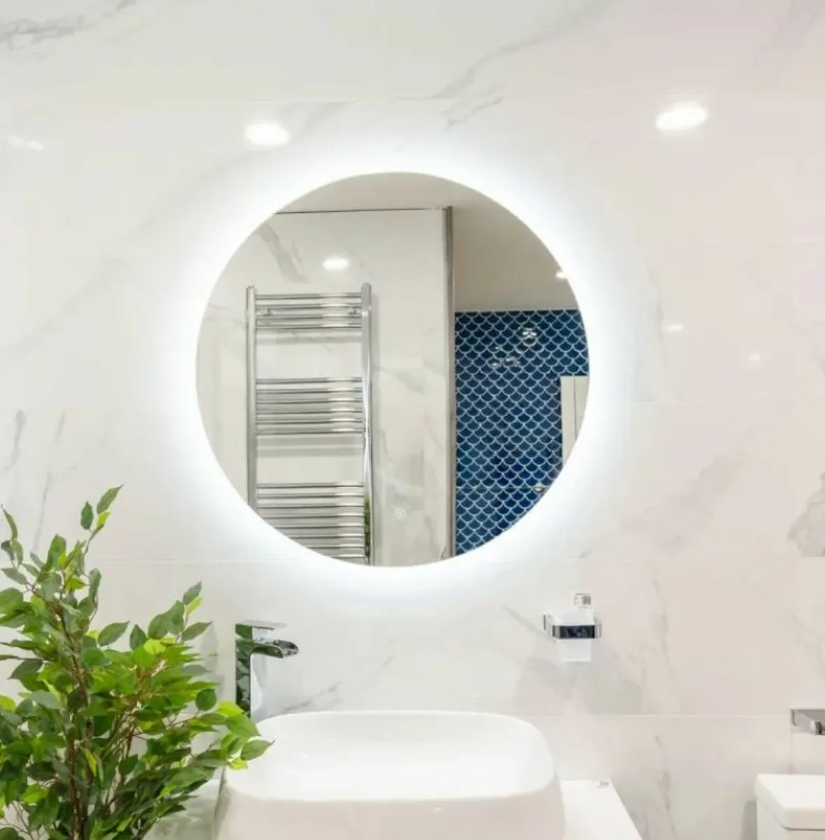 Bella 600mm Round Backlit LED Mirror with Demister - Image 1