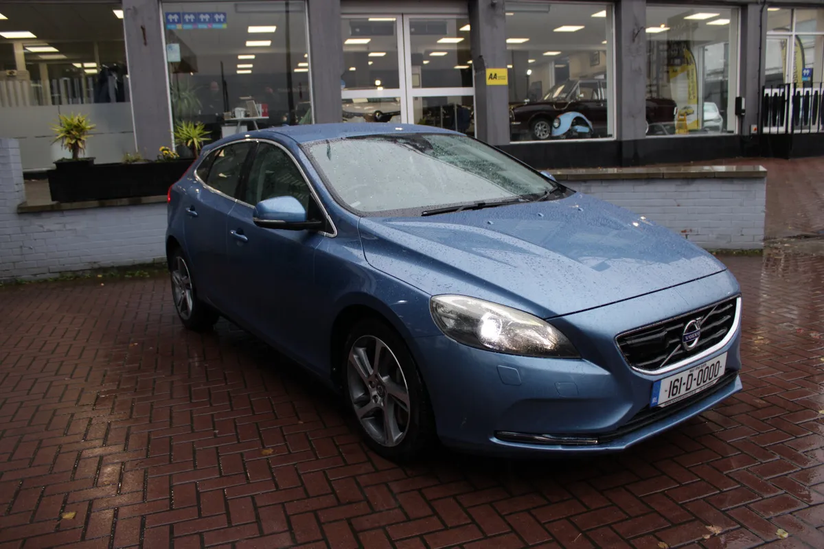 2.0D4 SE LUXURY 5DR HATCHBACK AUTO  // IMMACULATE - Image 1
