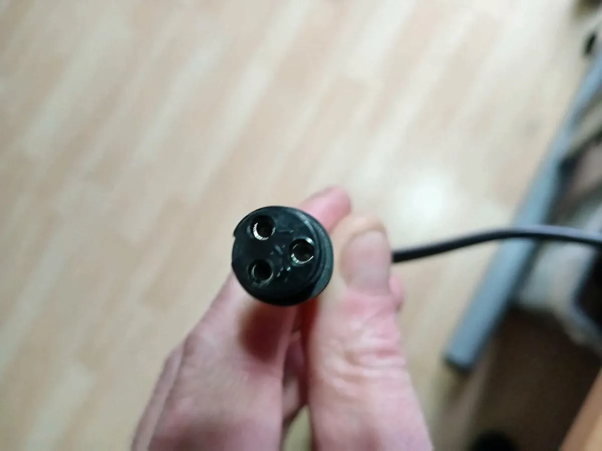 CHARGERS/HELMET TO SUIT ALL TYPES 67.2 V OUTPUT - Image 3