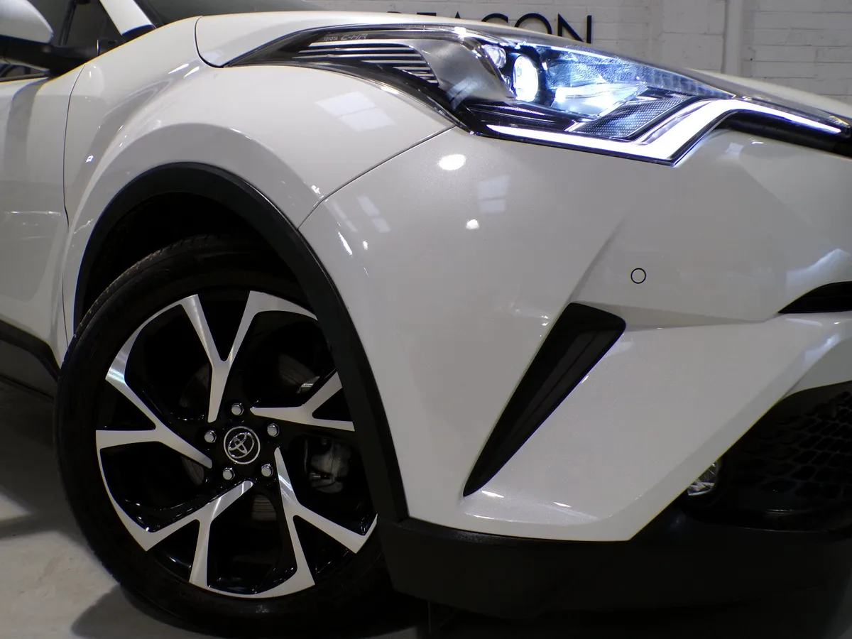 2018*6,000 MILES*HYBRID SPORT TOYOTA C-HR SELF CHA - Image 3