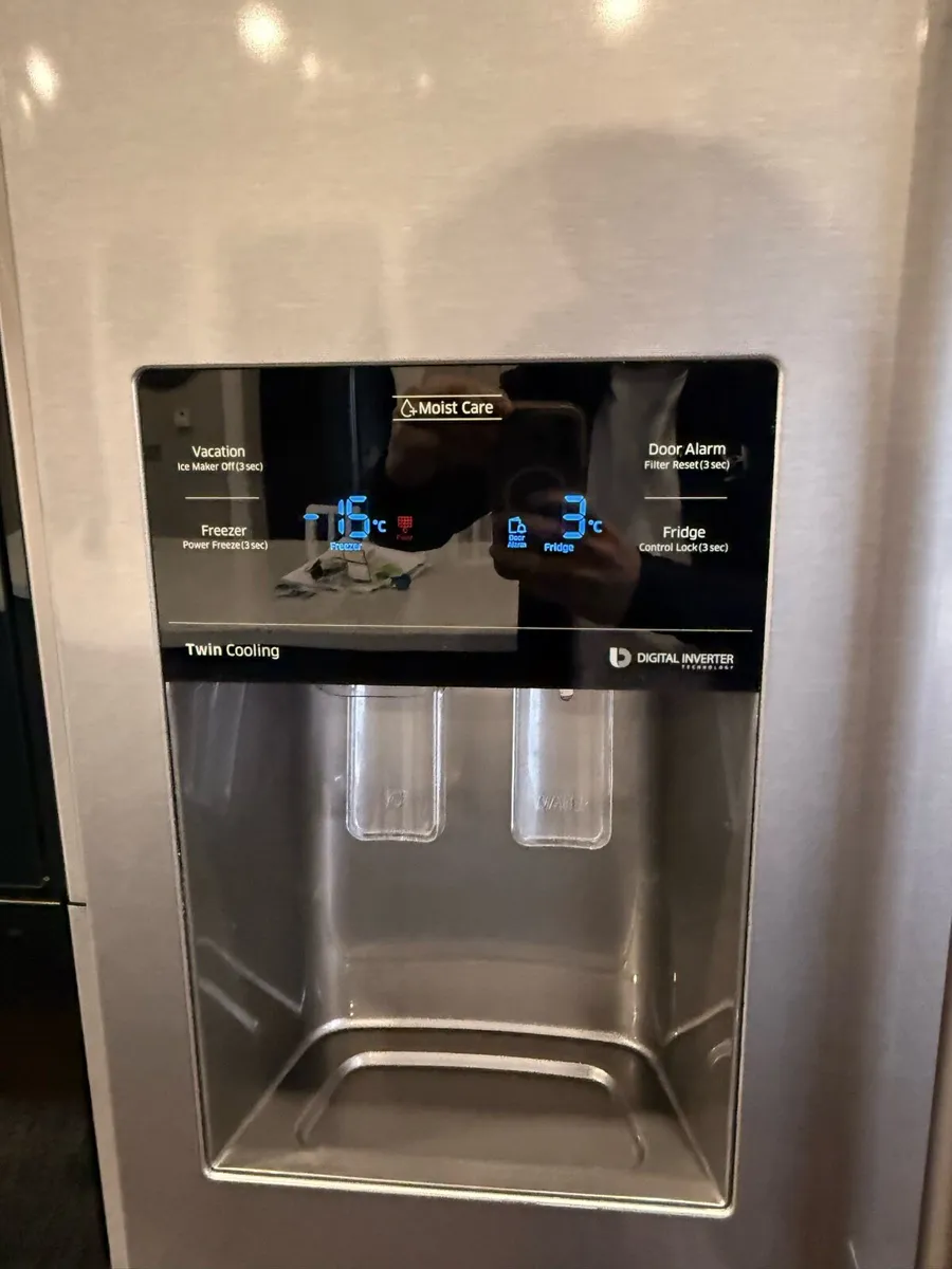 Samsung American Fridge Freezer - Image 4