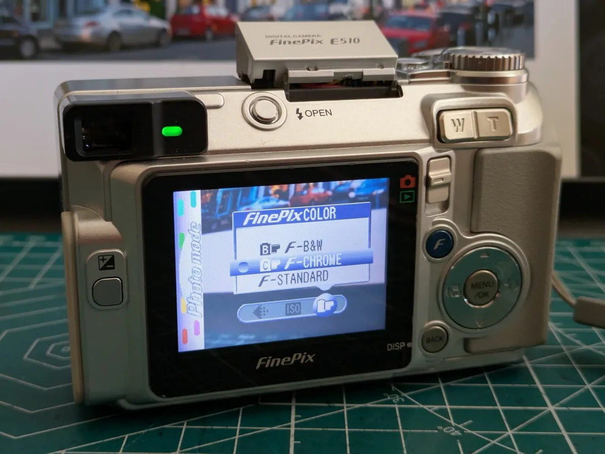 Fujifilm E510 SuperCCD🌈 digital compact camera 📸 - Image 3