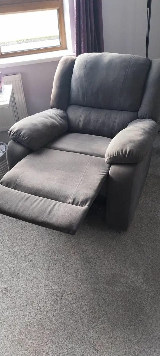 Recliners and corner couch - Image 1