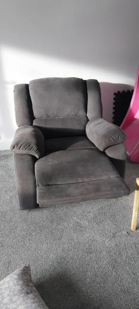 Recliners and corner couch - Image 3