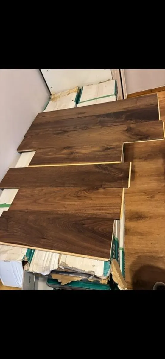 Wooden flooring Walnut - Image 1