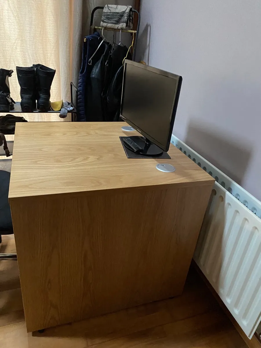 Desk and chair - Image 2