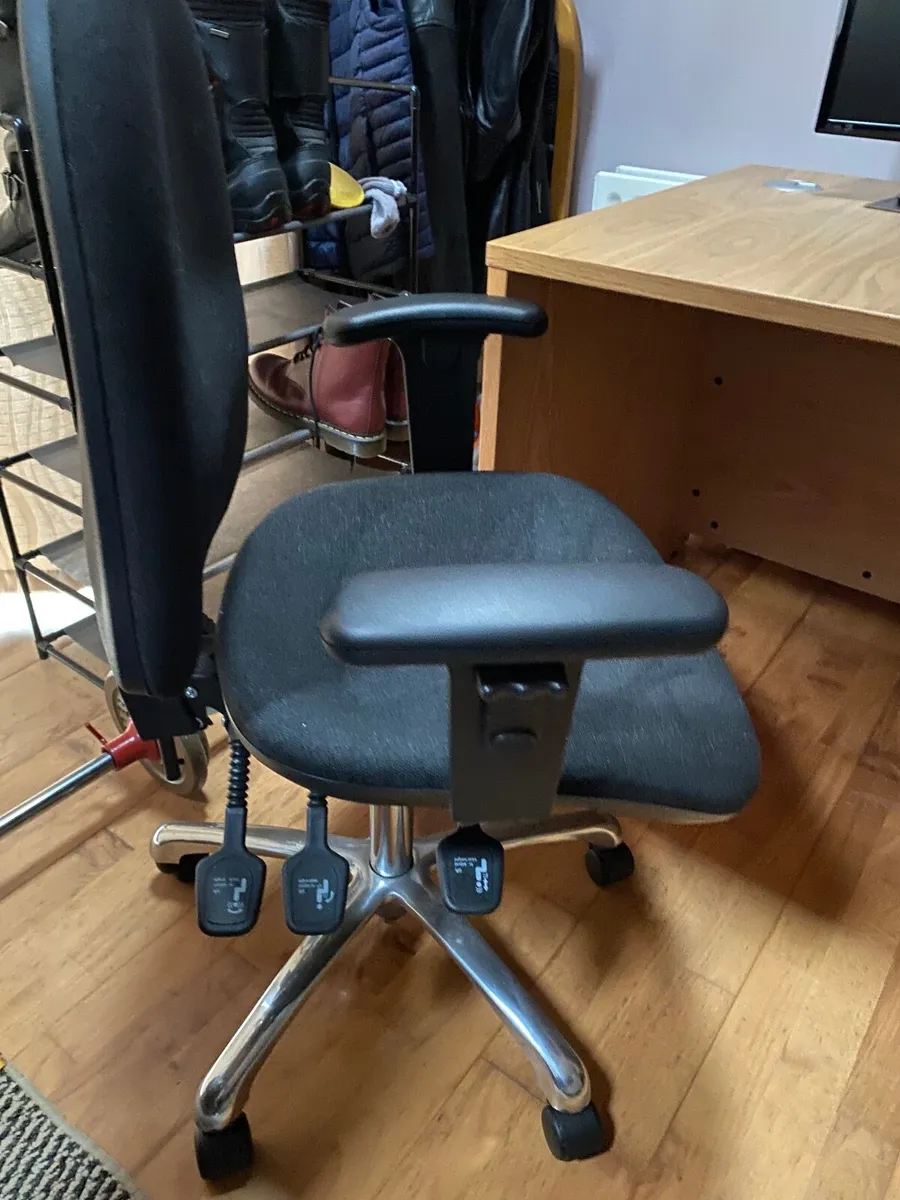 Desk and chair - Image 3