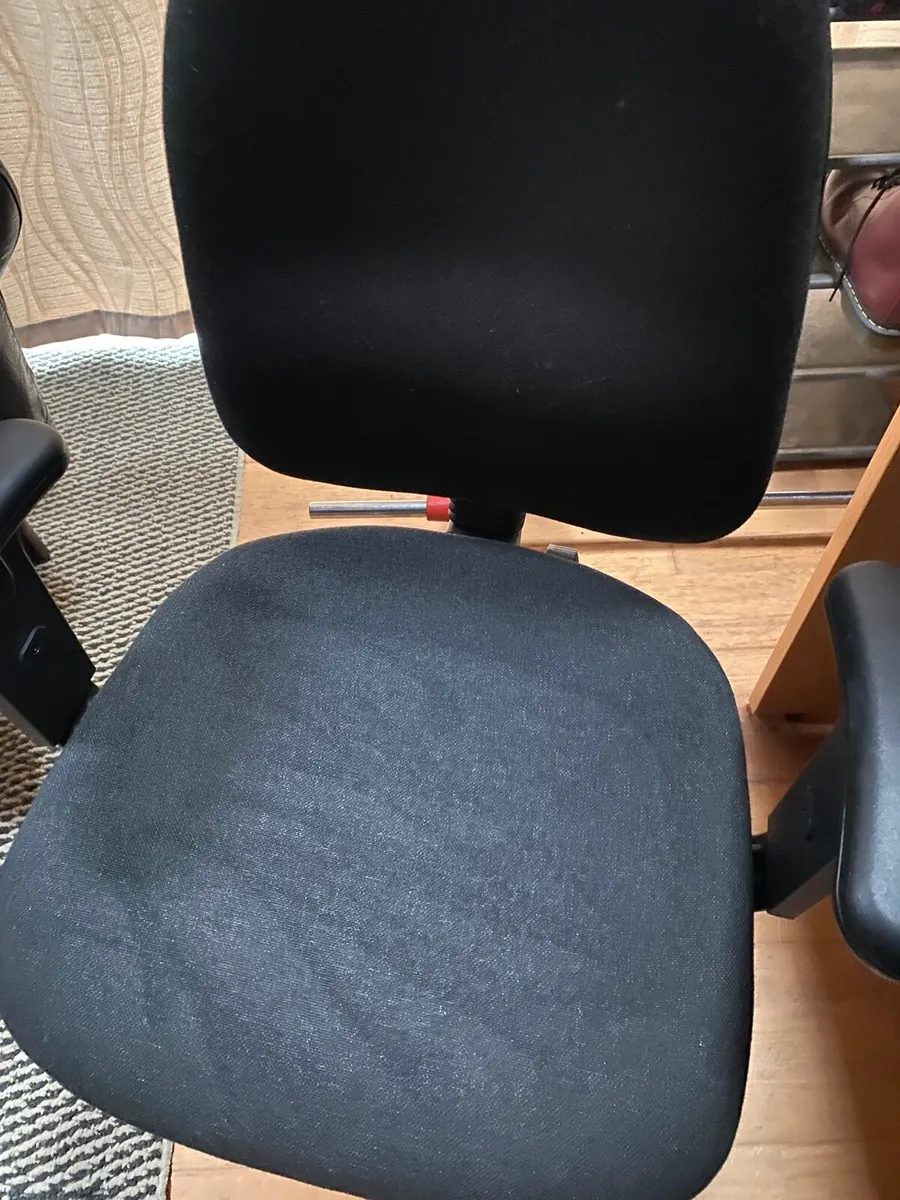 Desk and chair - Image 4