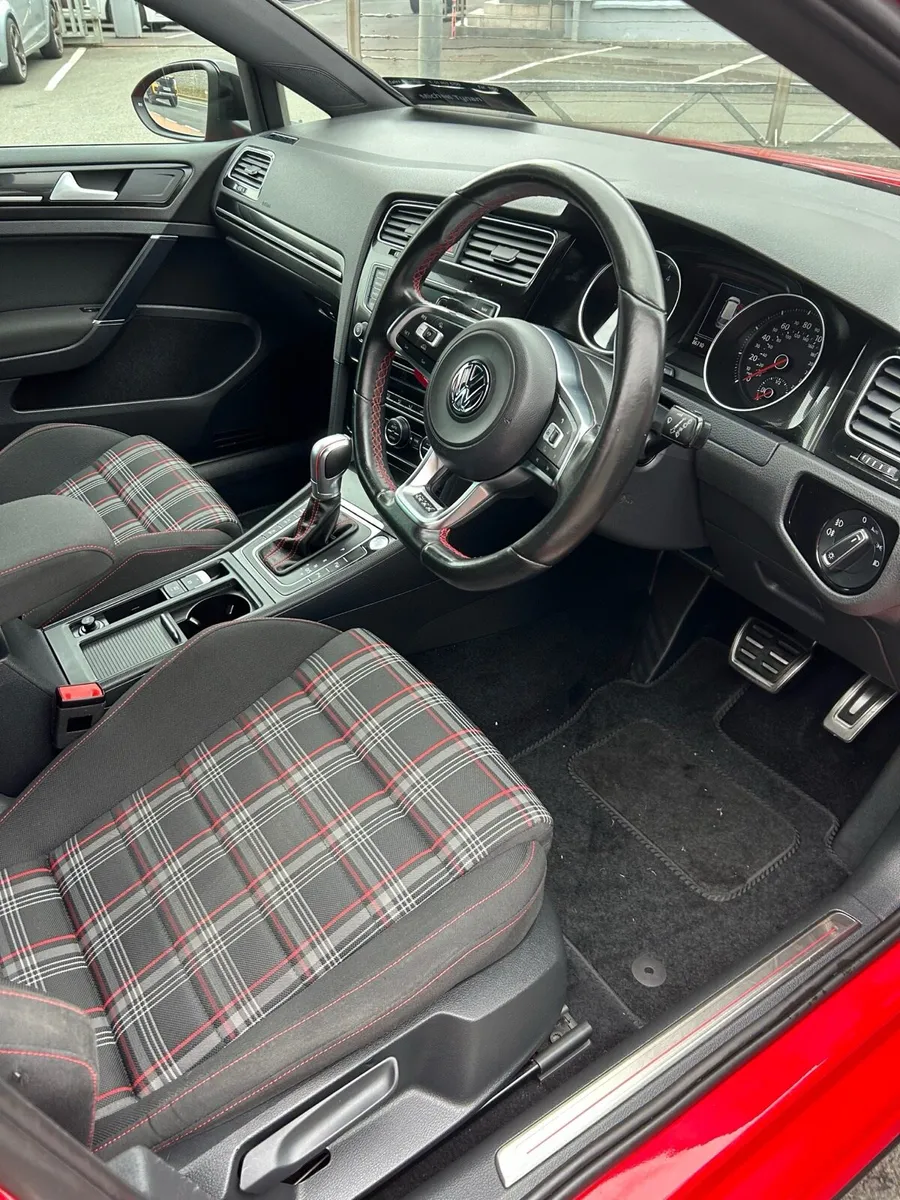 2015 Golf GTI / Heated seats /Tornado Red - Image 4