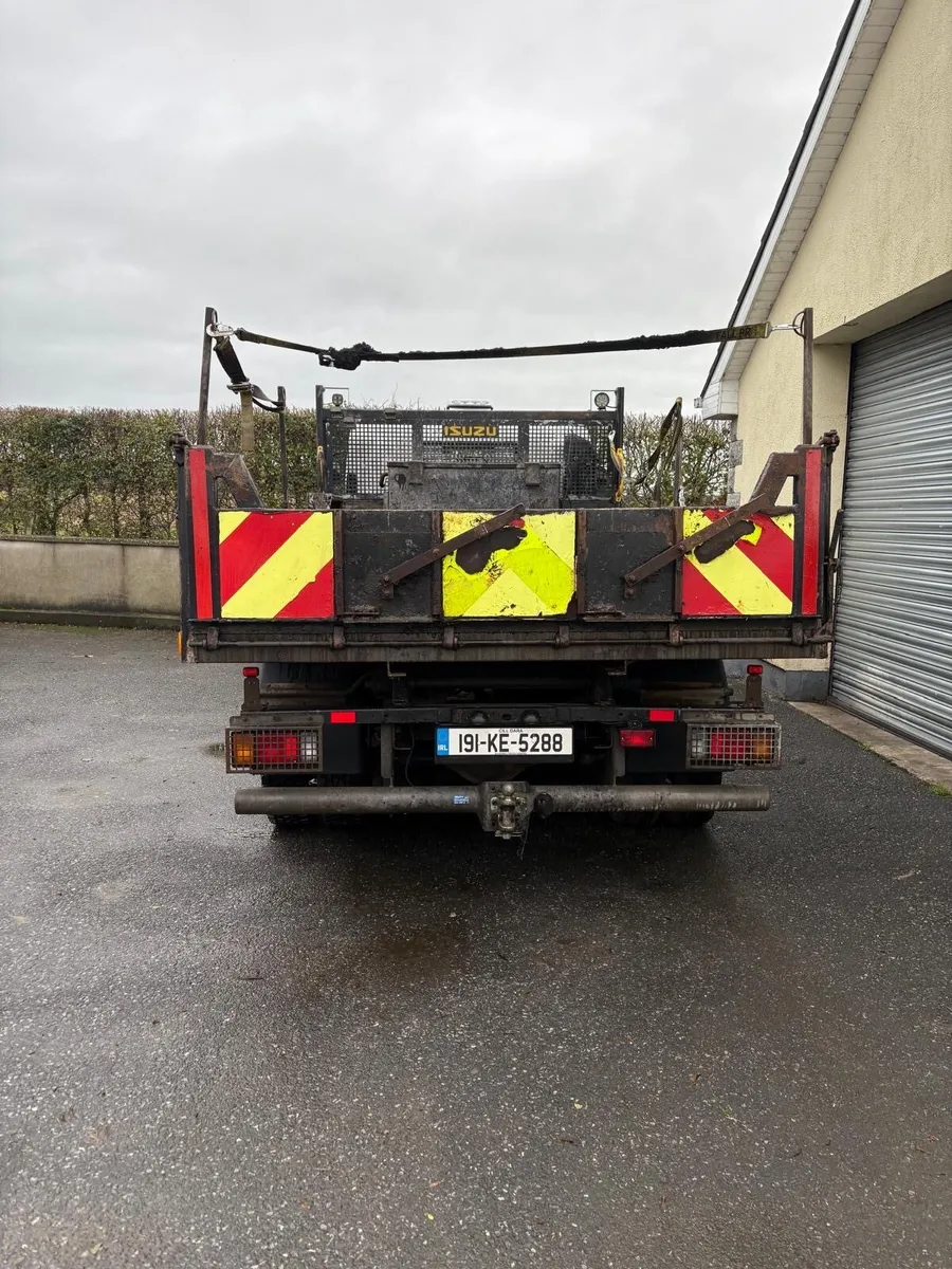 7.5 tonne Isuzu tipper - Image 3