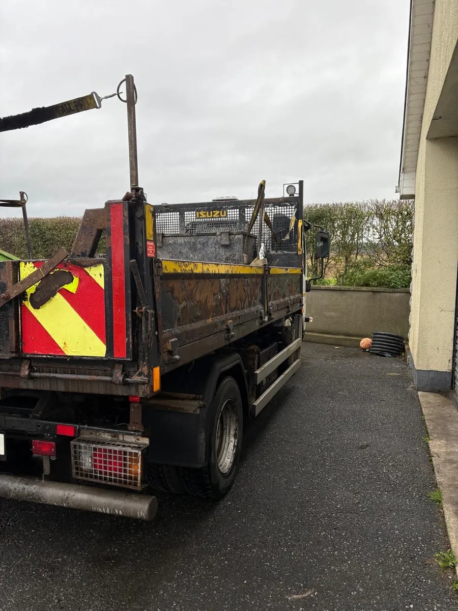 7.5 tonne Isuzu tipper - Image 4