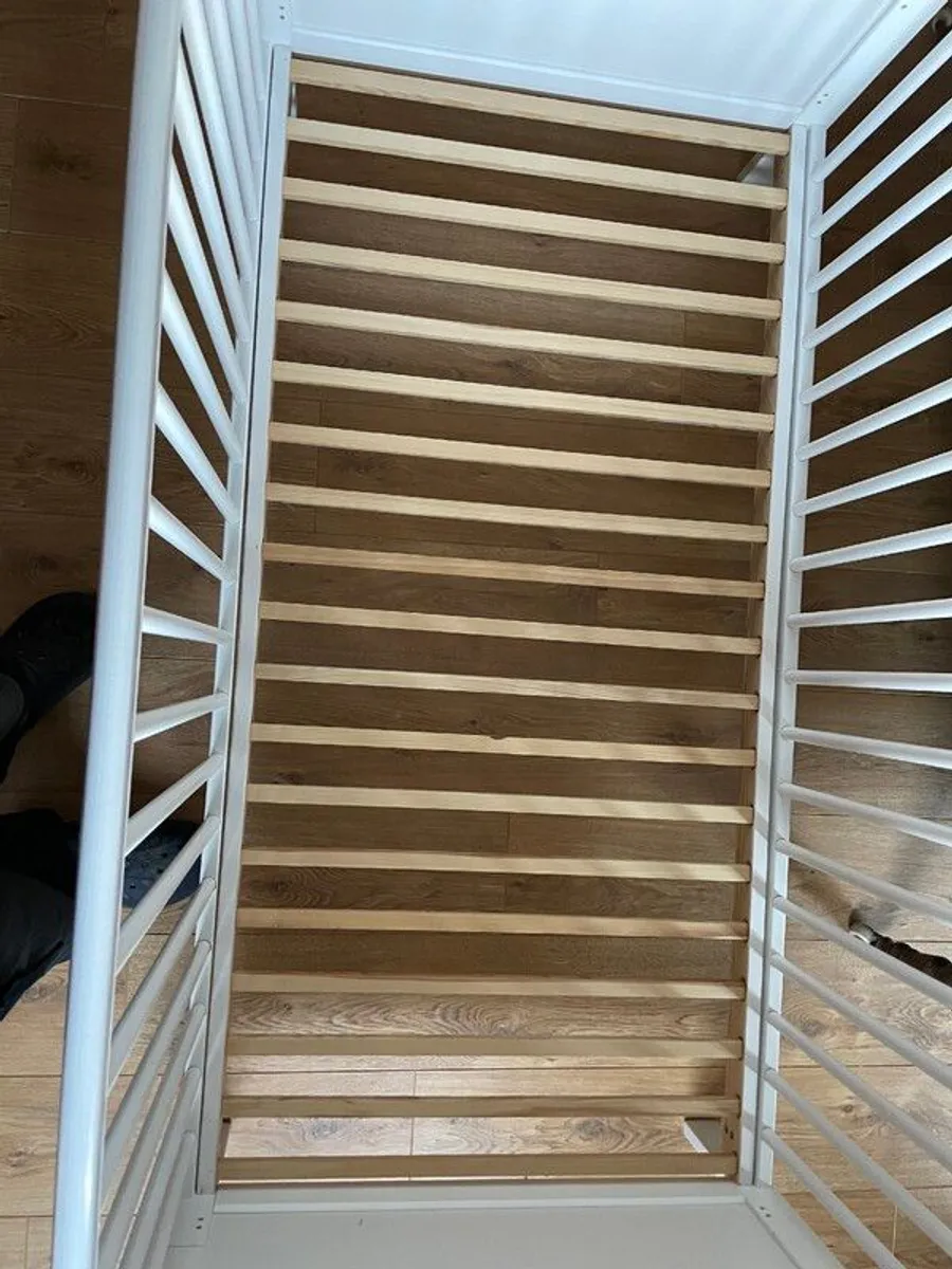 childs cot - Image 2