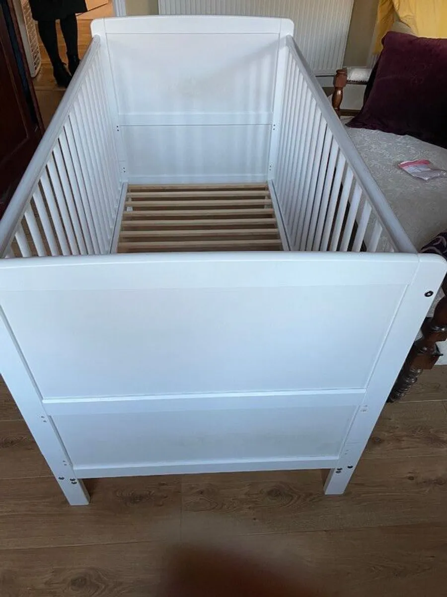childs cot - Image 3