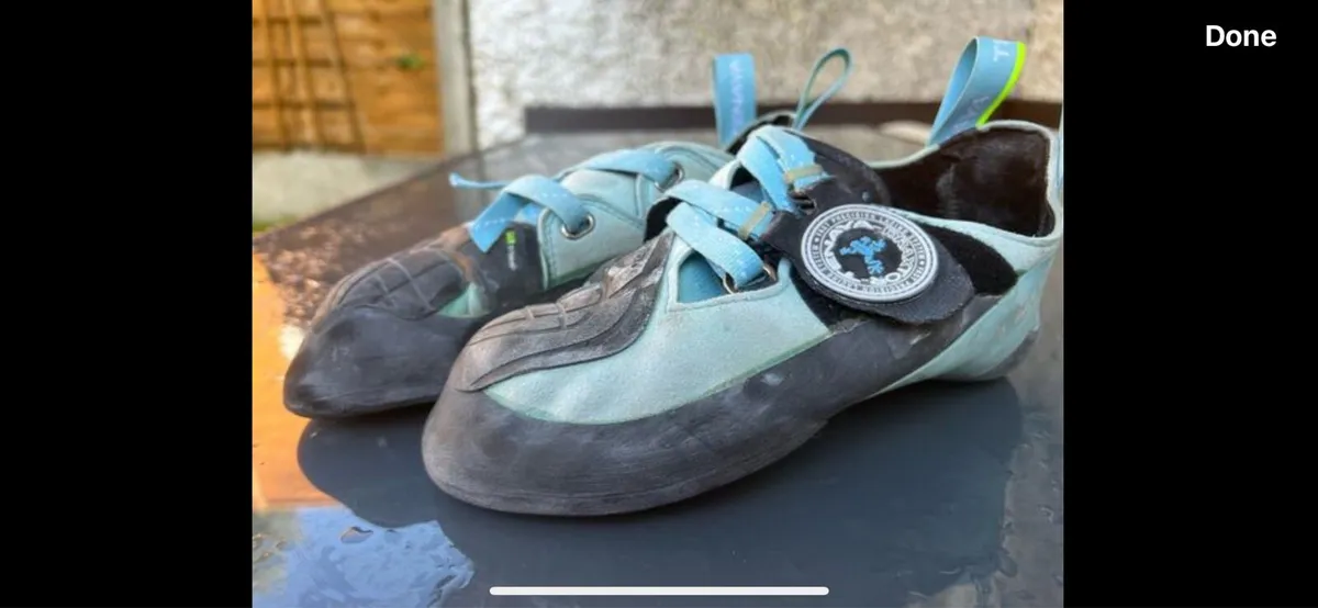 Climbing shoes - Image 1