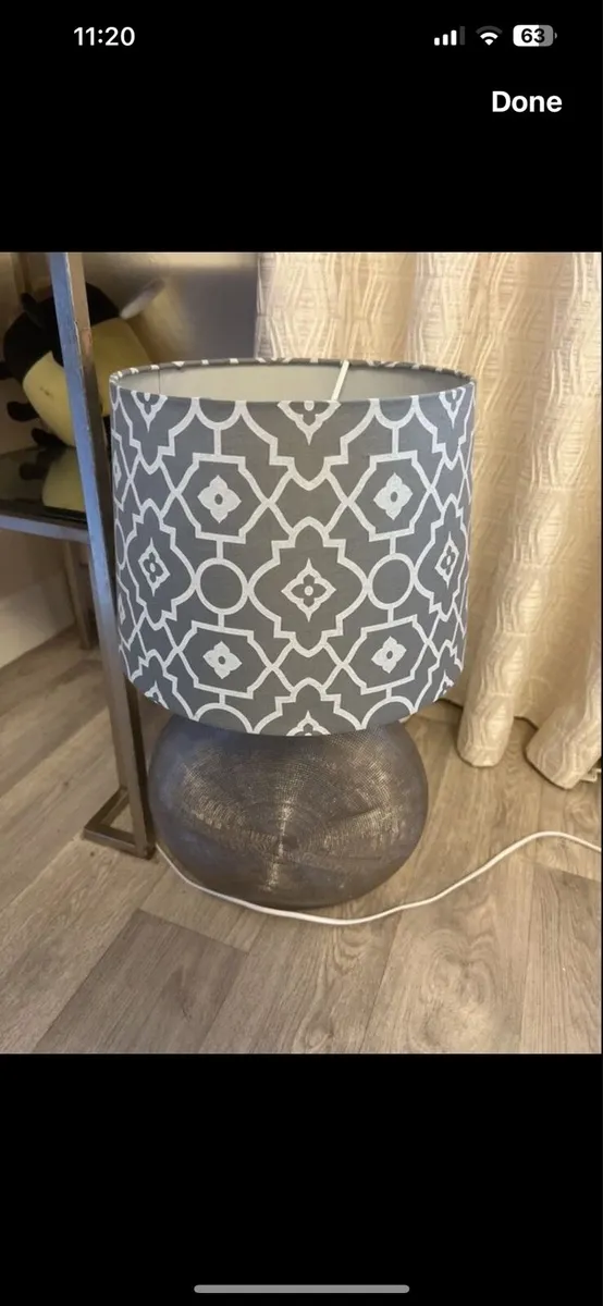 Lamp and flower stand - Image 1