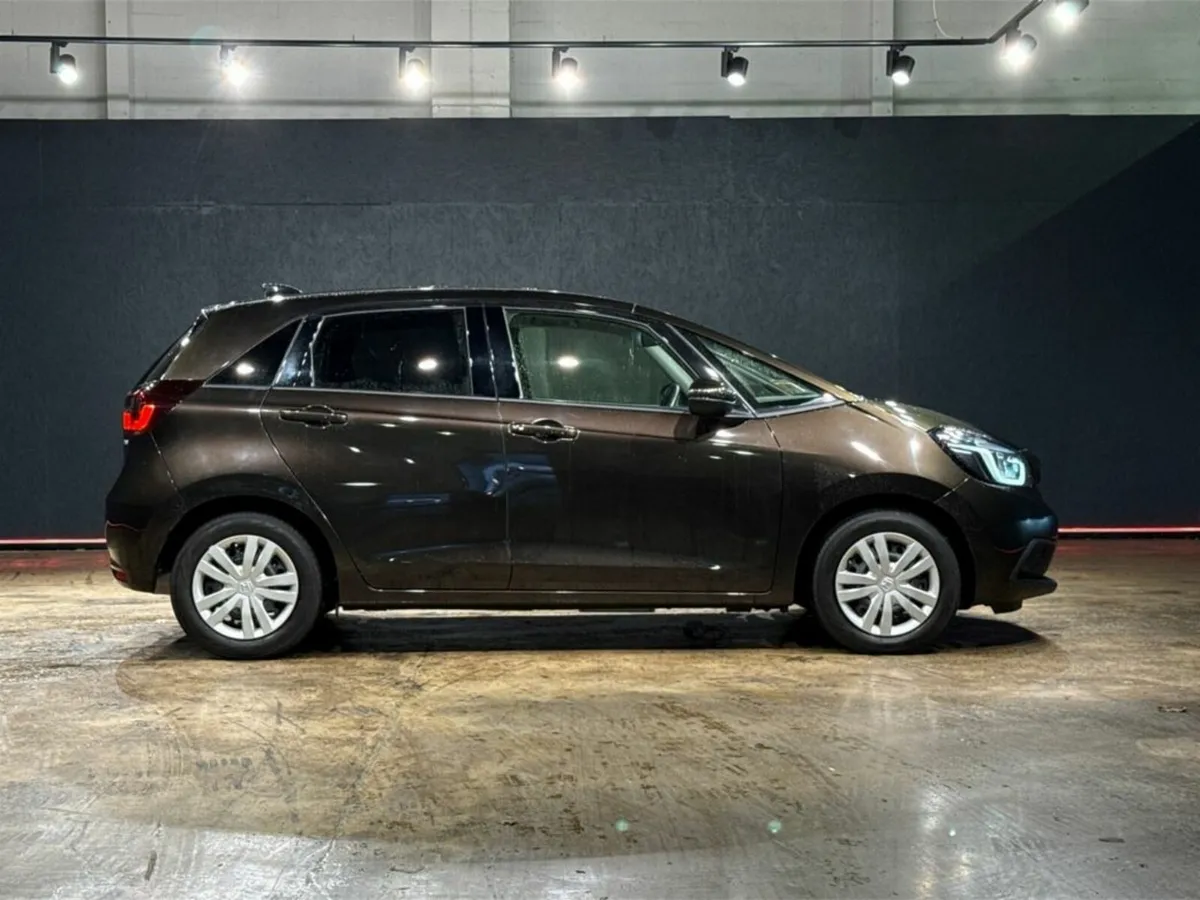 Honda Fit HYBRID PETROL 1.5L - CREAM INTERIOR - PA - Image 3