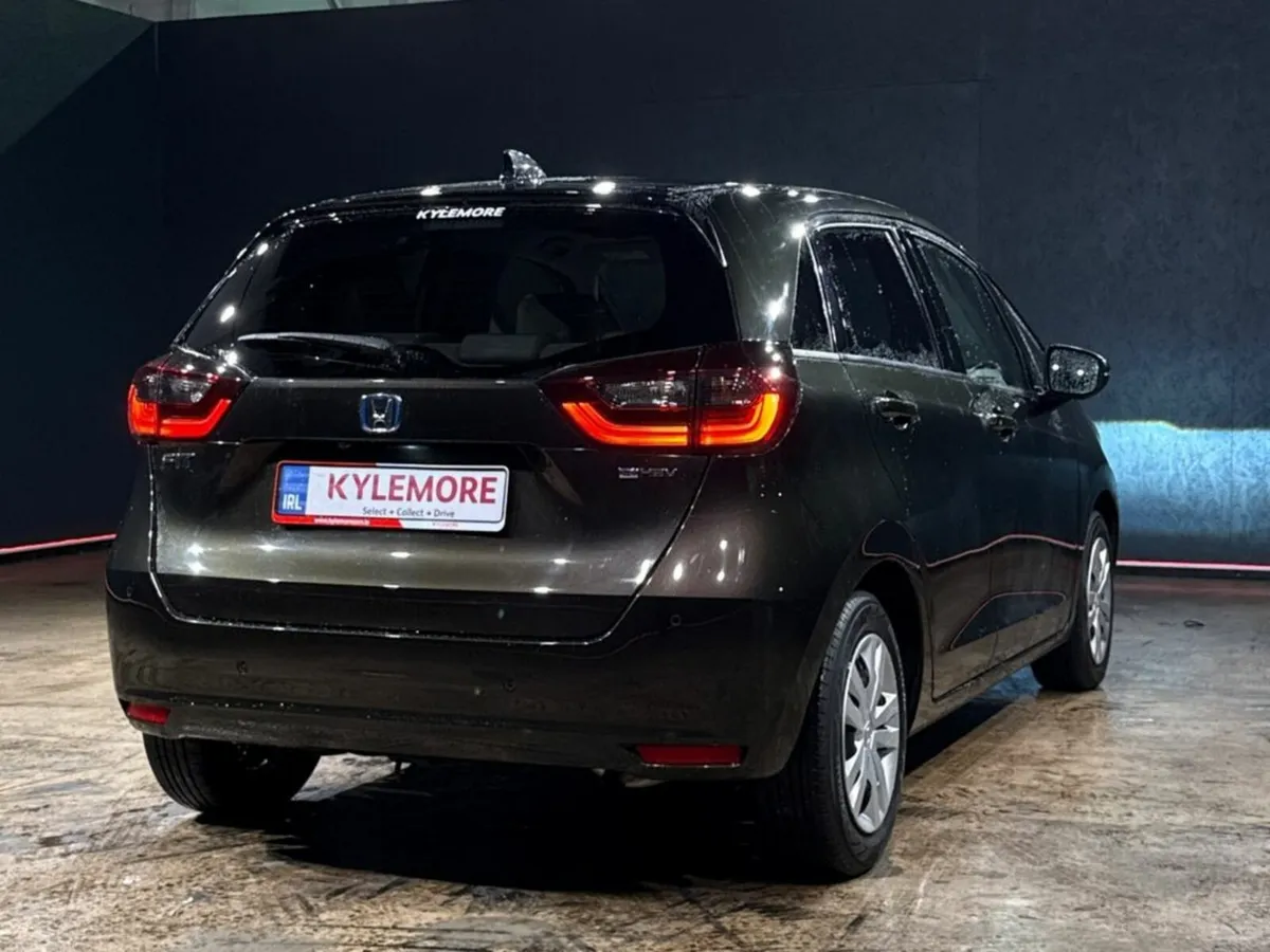 Honda Fit HYBRID PETROL 1.5L - CREAM INTERIOR - PA - Image 4