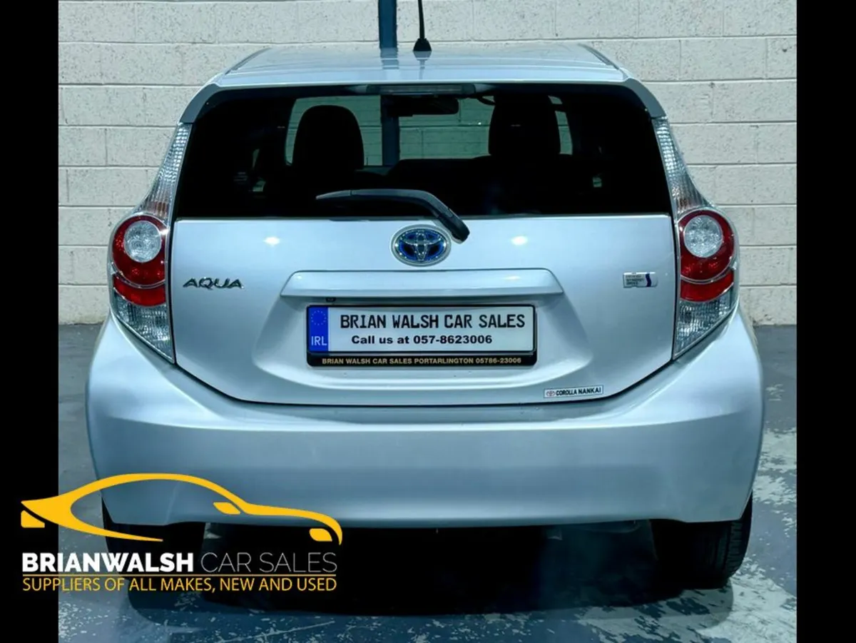 Toyota Aqua Automatic hybrid - Image 2