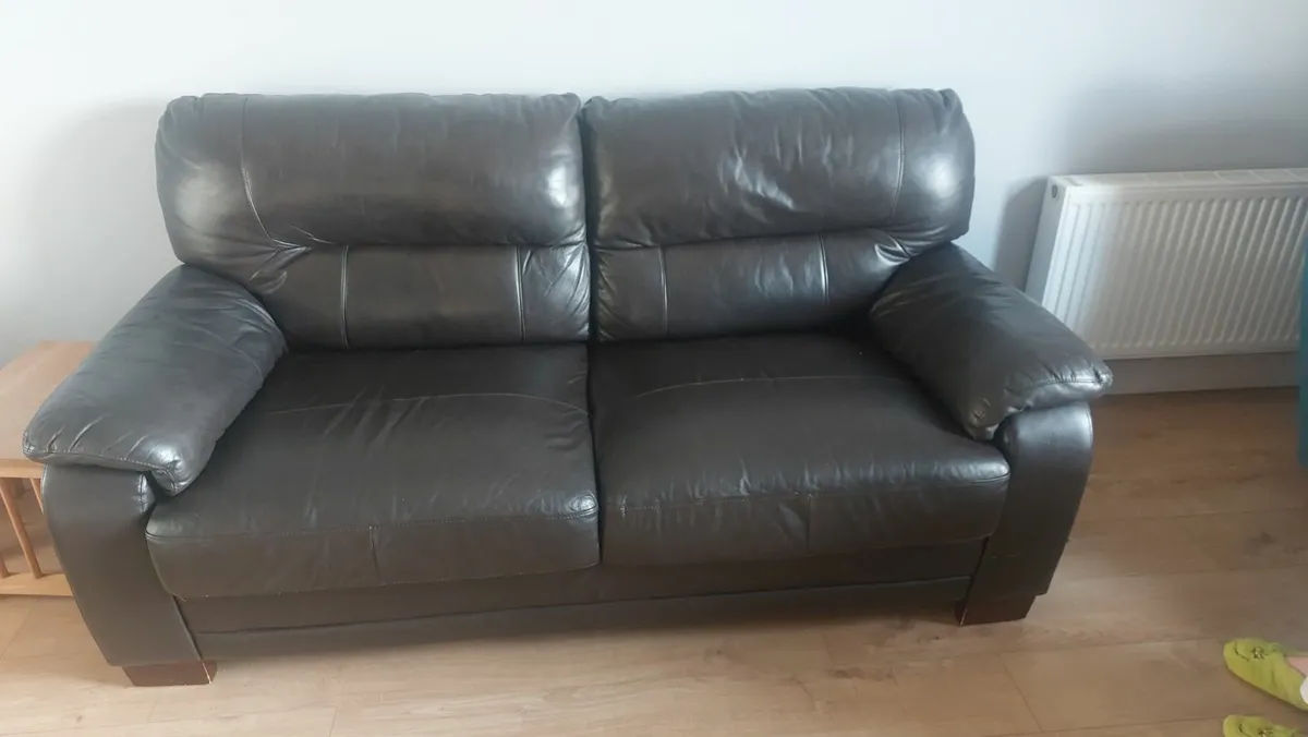 Couch 3 seater and 2 seater - Image 1