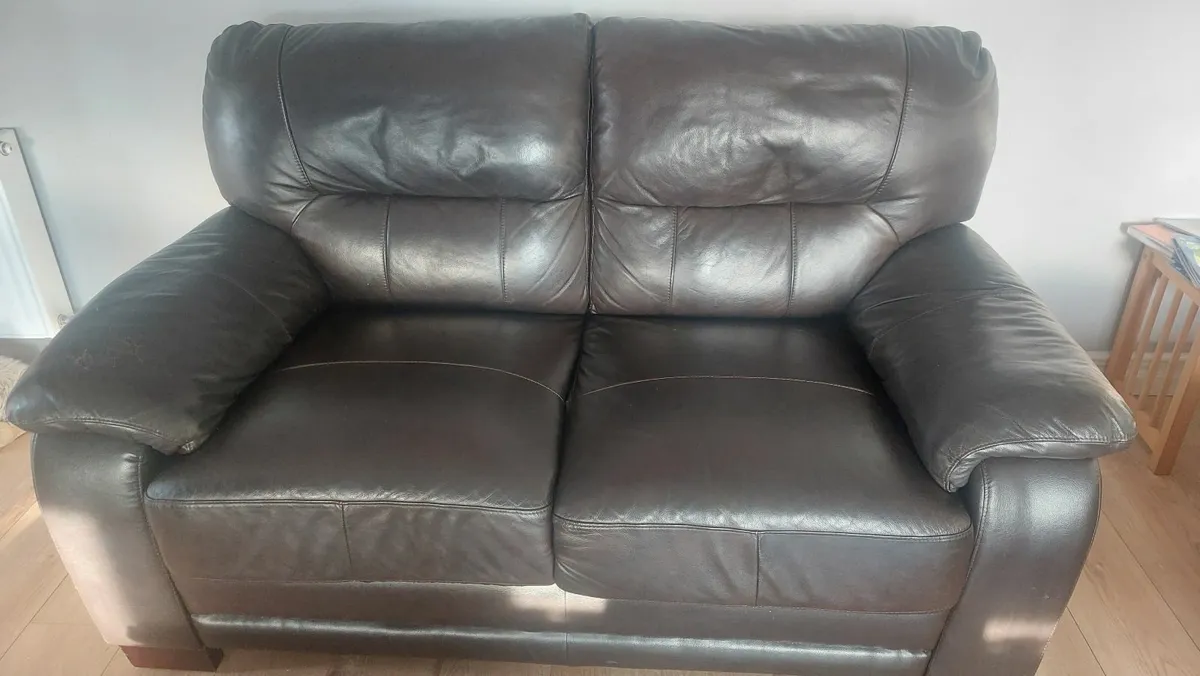 Couch 3 seater and 2 seater - Image 3