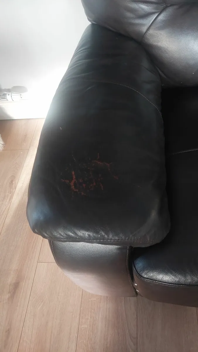 Couch 3 seater and 2 seater - Image 4