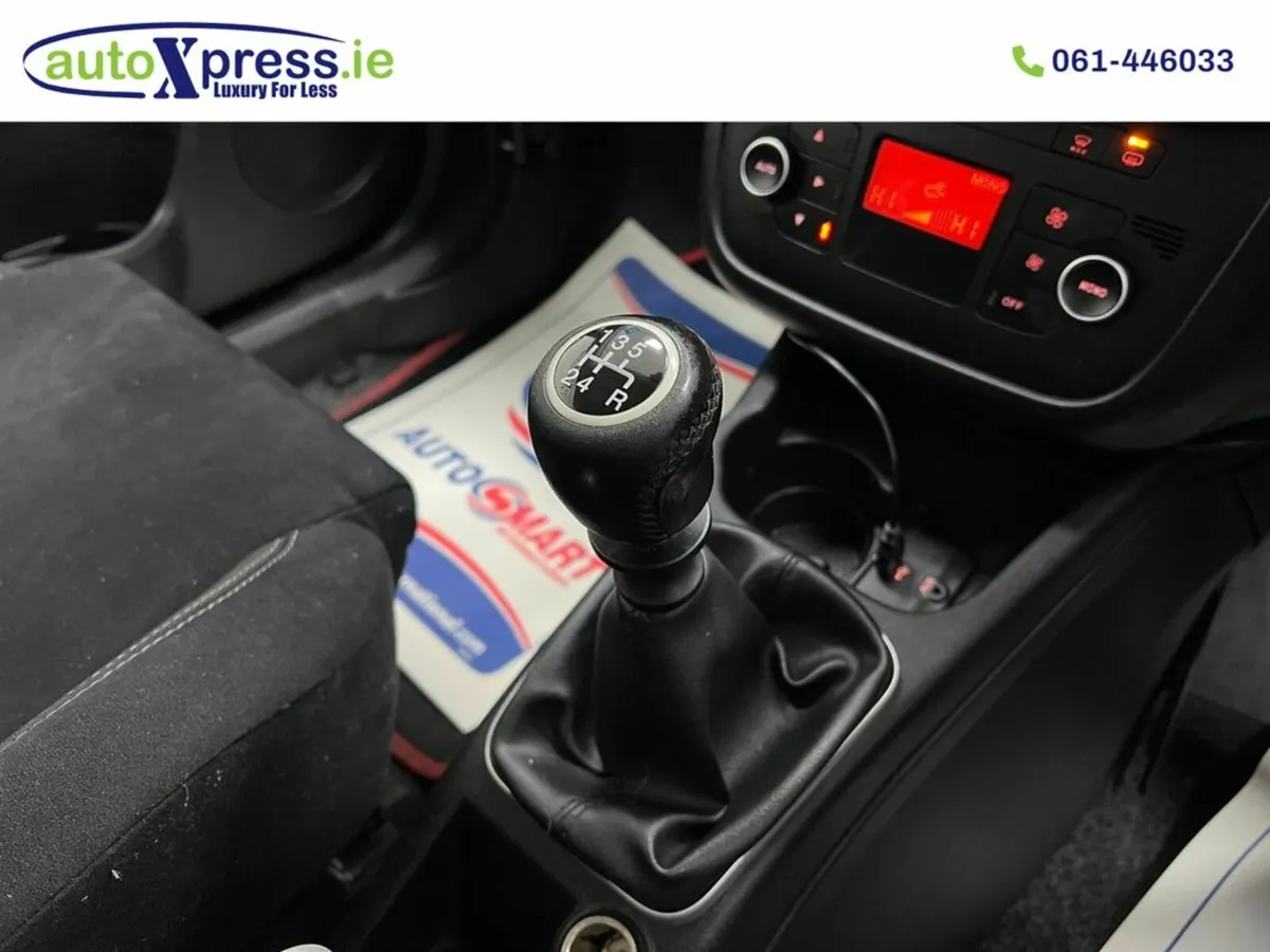 Fiat Punto 1.4 Easy 3-Door Hatchback - Image 4