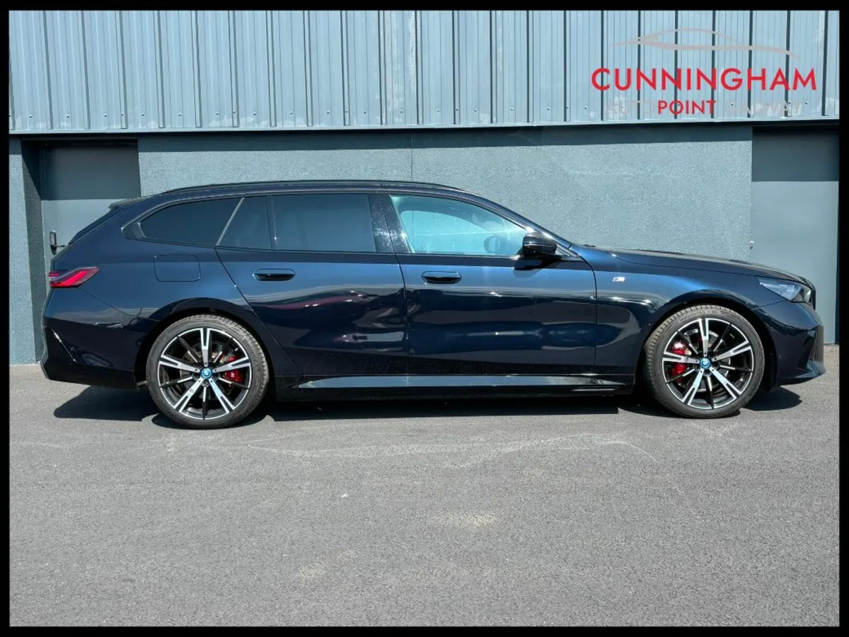 BMW 5-Series 530e M Sport Pro Touring *Tech Pack* - Image 3