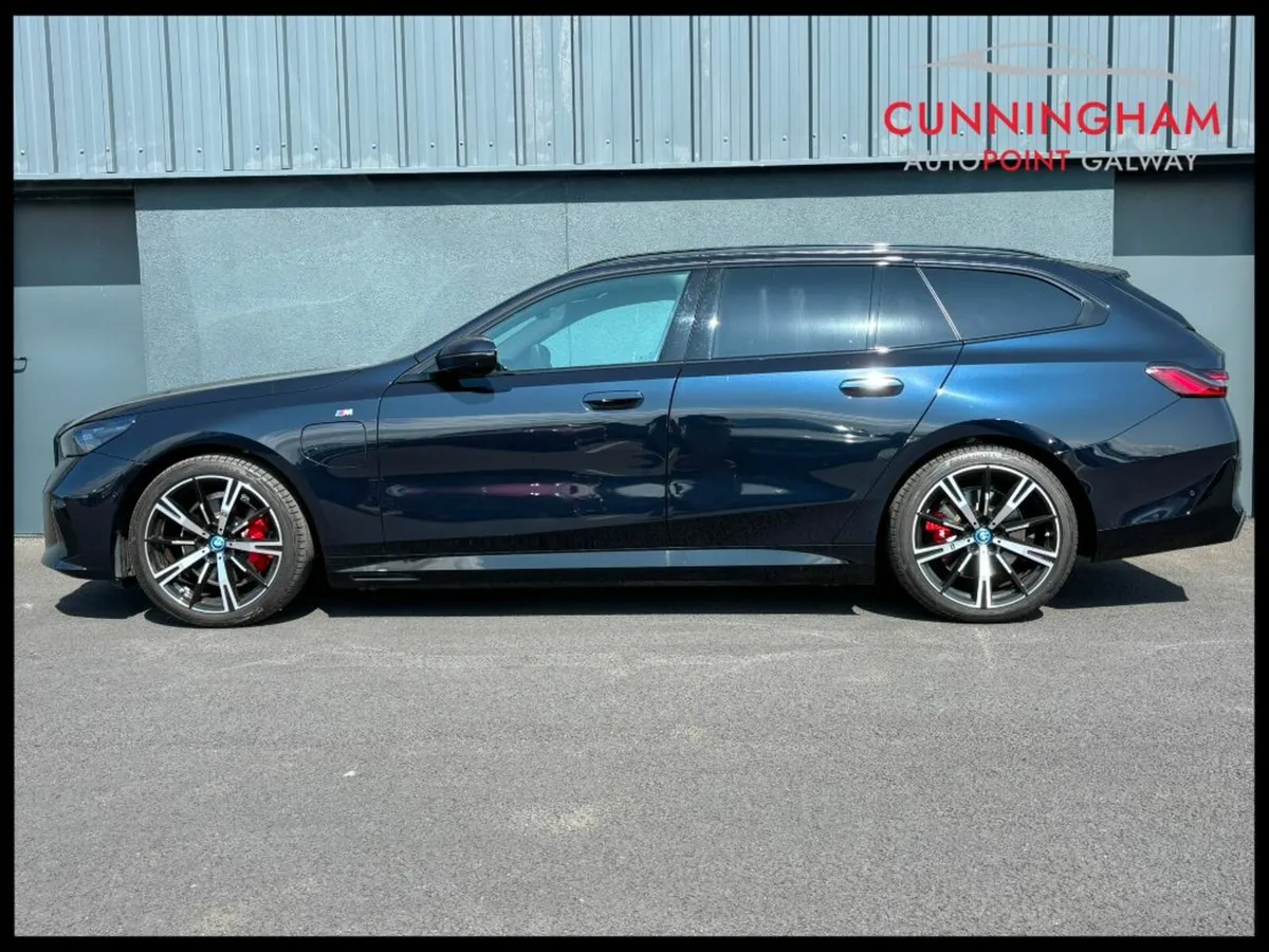 BMW 5-Series 530e M Sport Pro Touring *Tech Pack* - Image 4