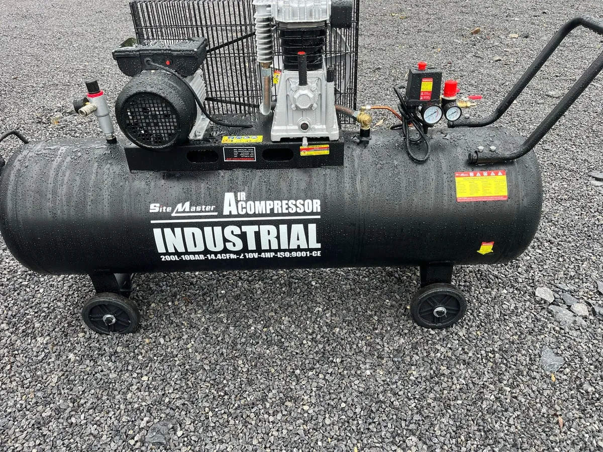 200 L air compressor - Image 1