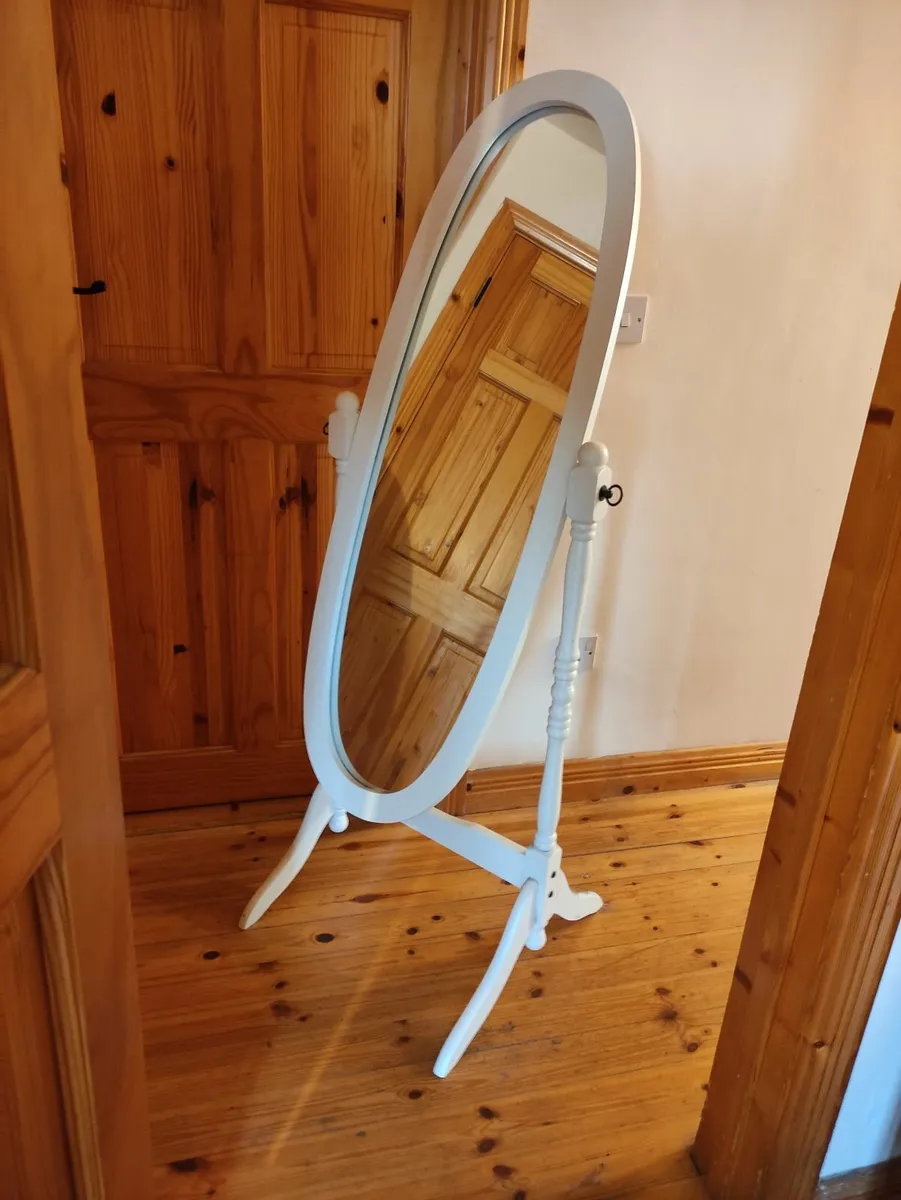 Free-standing Mirror