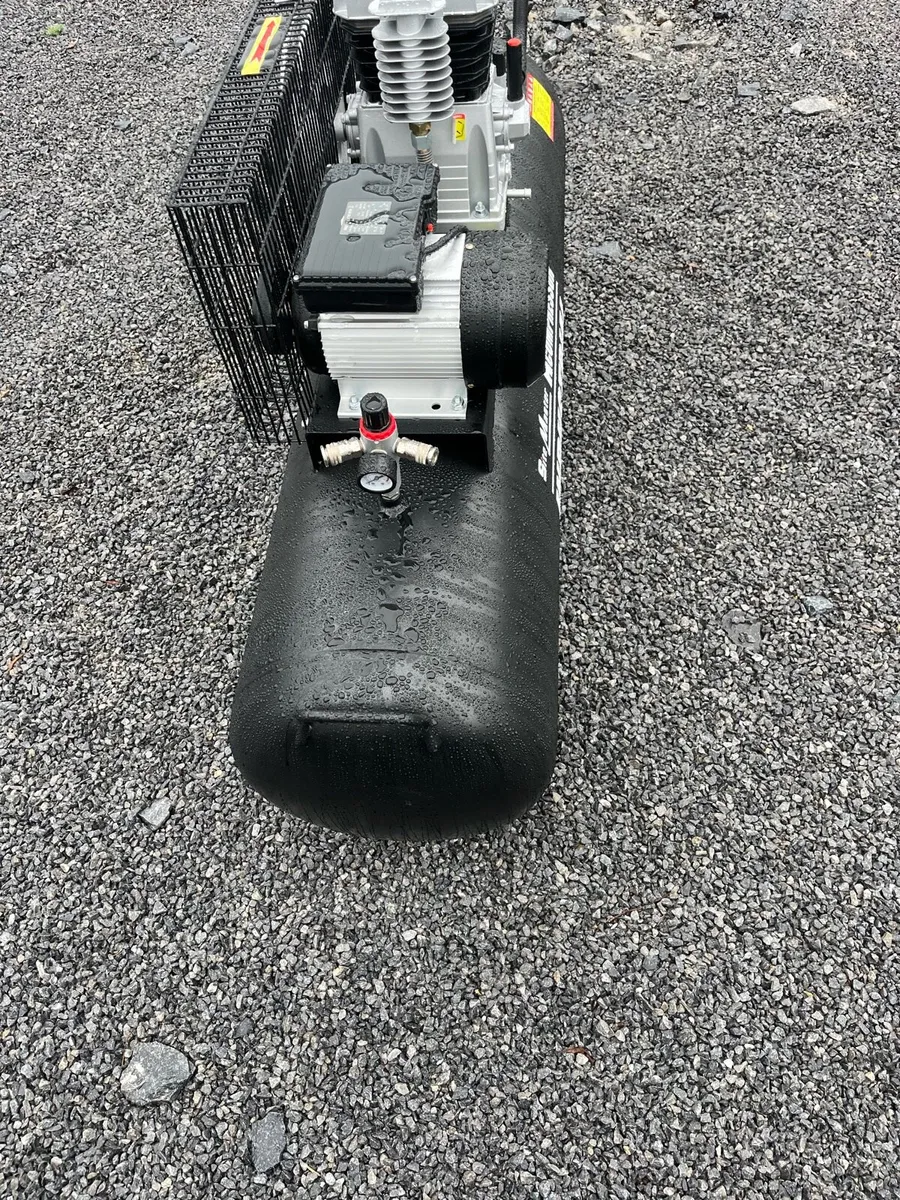 200 L air compressor - Image 2