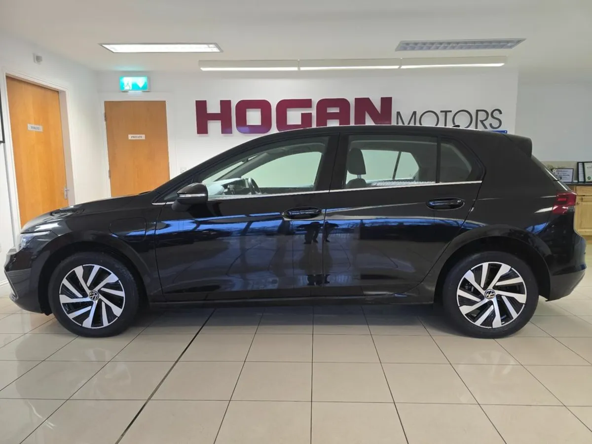 Volkswagen Golf STYLE TSI PHEV AUTOMATIC - Image 4