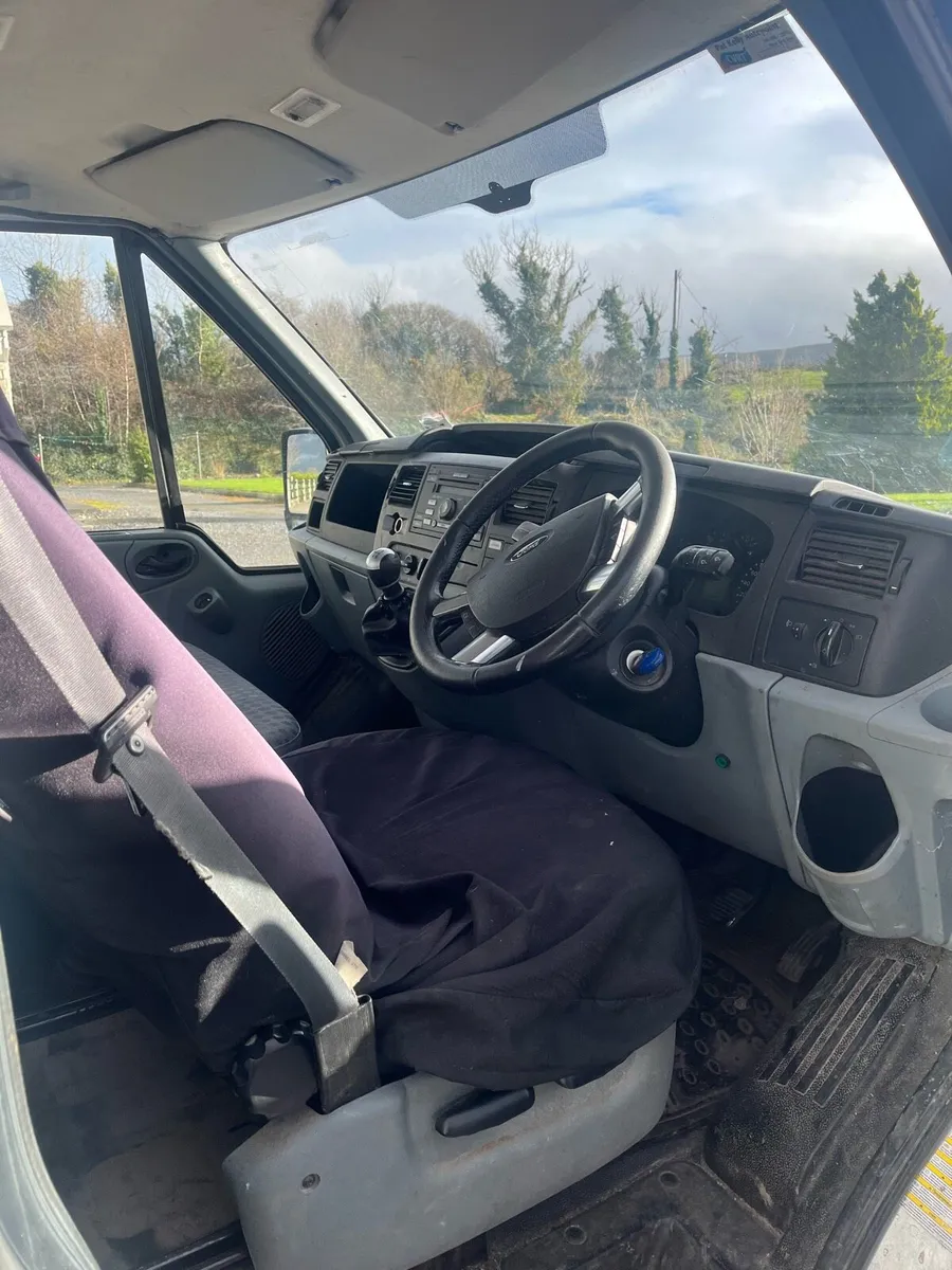 Transit van - Image 4