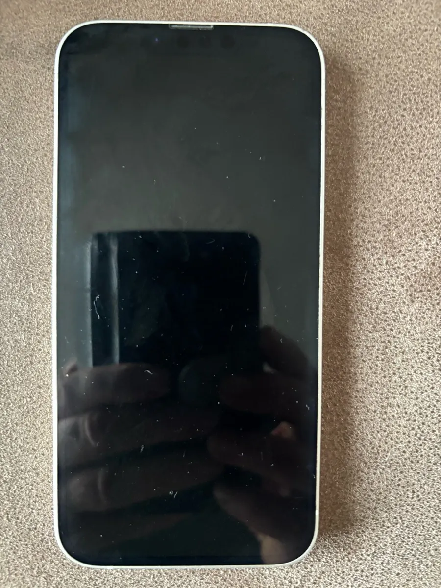 iPhone 13 - Image 2
