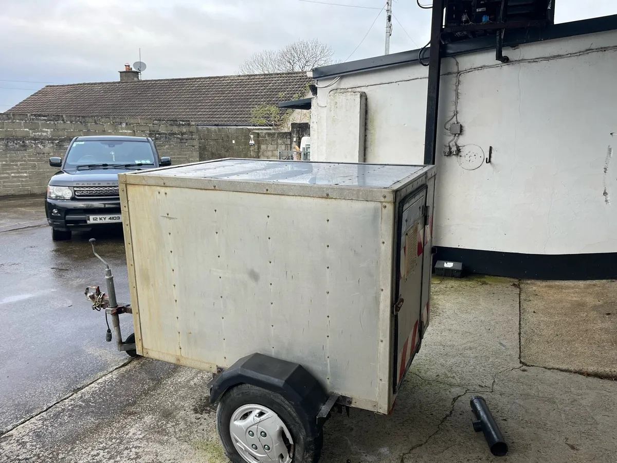 Small trailer - Image 2