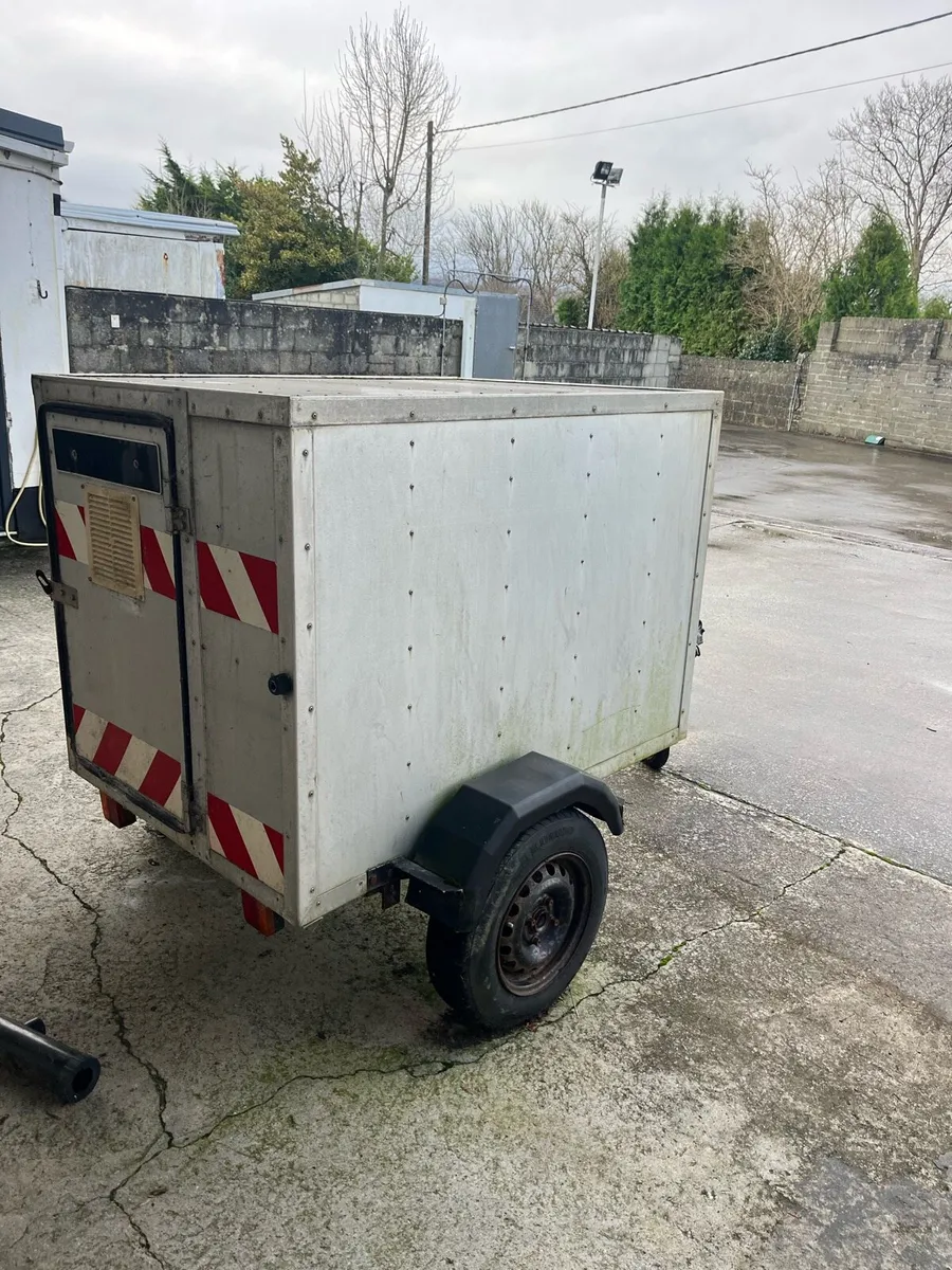 Small trailer - Image 1