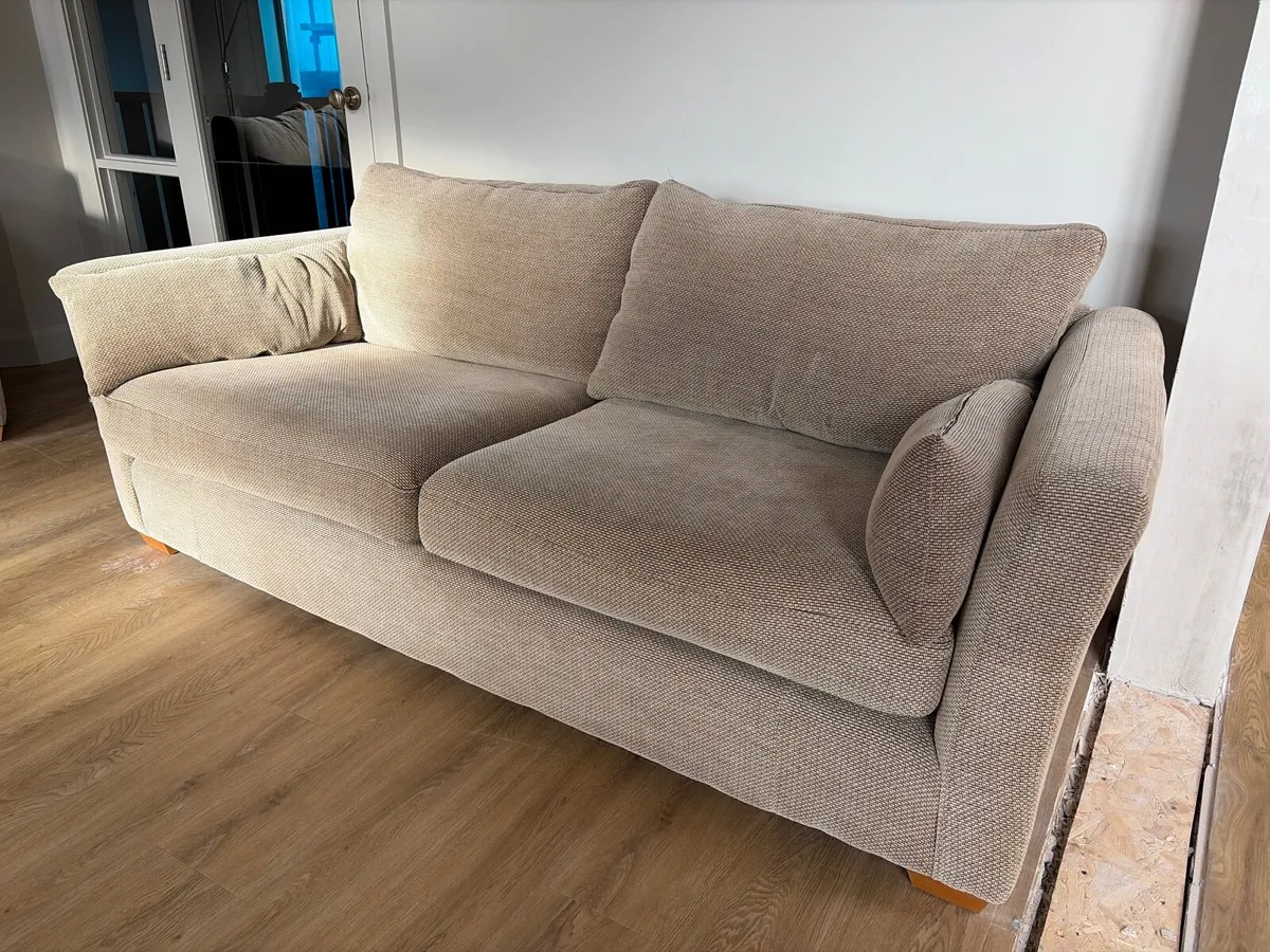 Three seater couch - Image 1