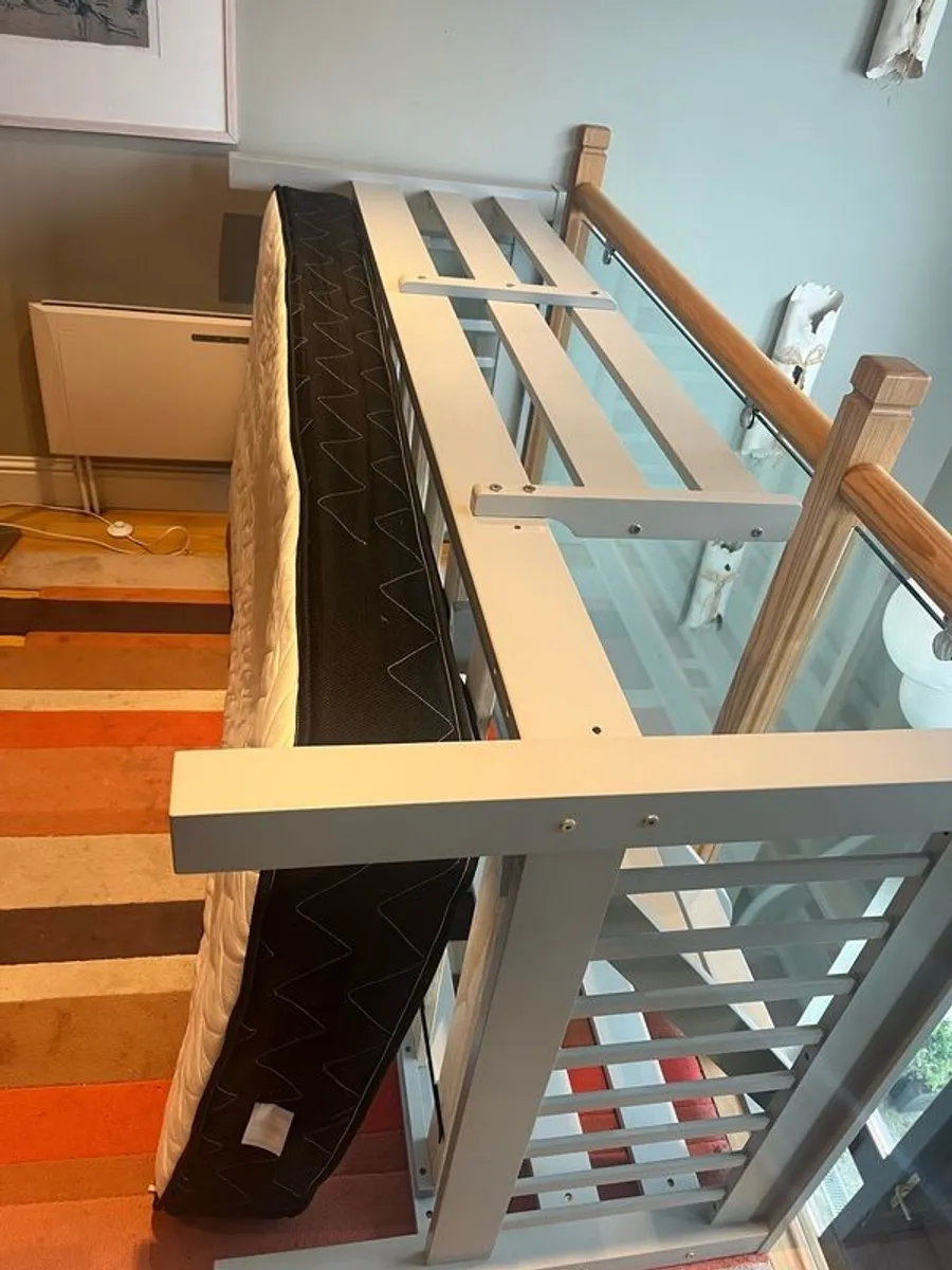 Bedframe with safety side and mattress - Image 1